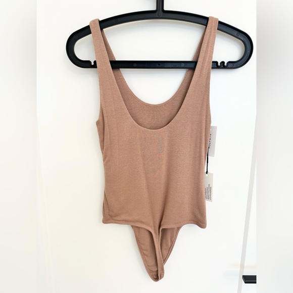 NWT Aritzia Babaton Clarke Bodysuit in Mauve - Picture 3 of 3